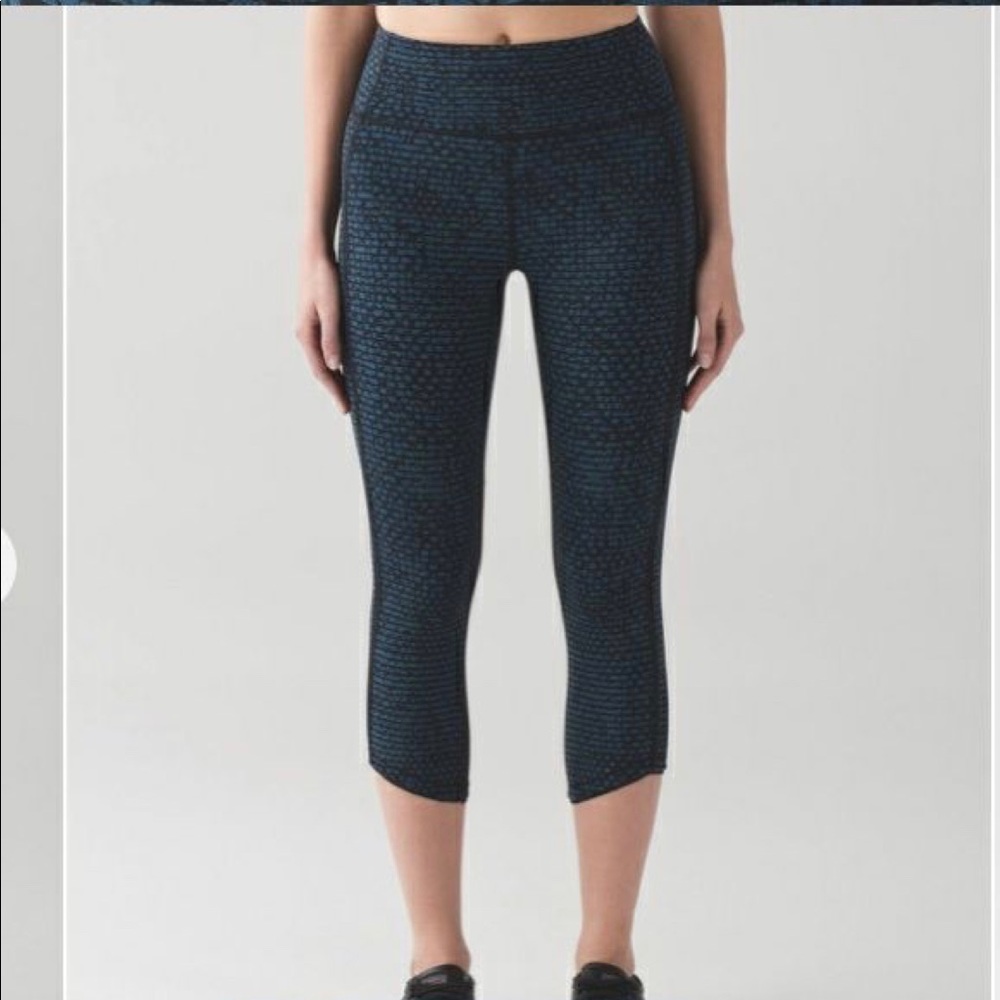 Lululemon blue pattern leggings with mesh cutout